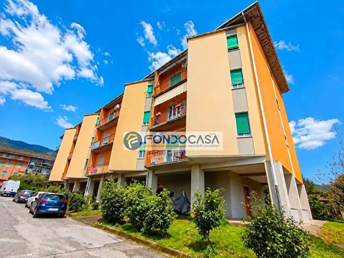 Appartamento con 5 locali in vendita in Via Eugenio Montale, Carrara