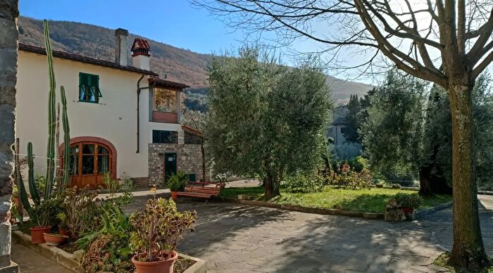 Appartamento con 6 locali in vendita in Canneto Prato Toscana Italia, Prato