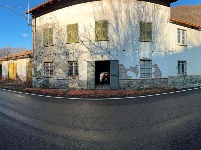 Appartamento con 14 locali in vendita in Ottone