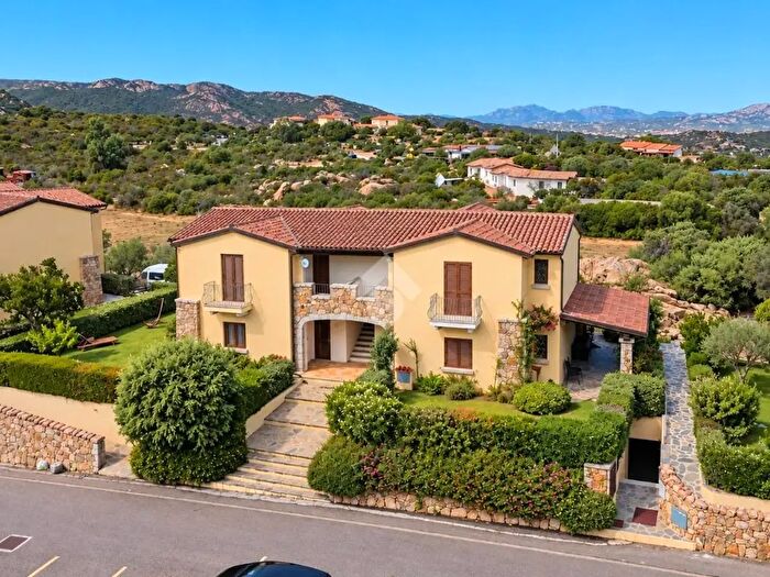 Appartamento trilocale in vendita in Via Cala Girgolu, San Teodoro