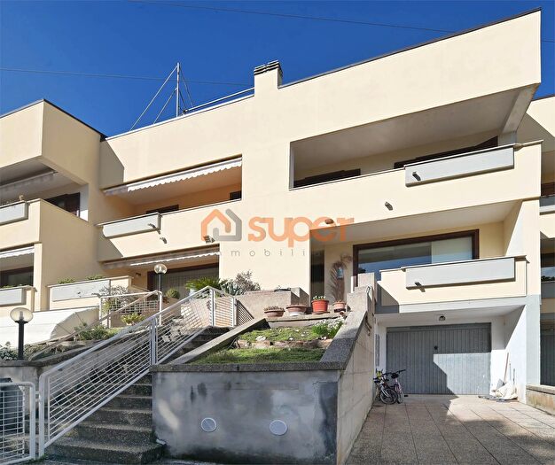 Casa con 6 locali in vendita in Perugia