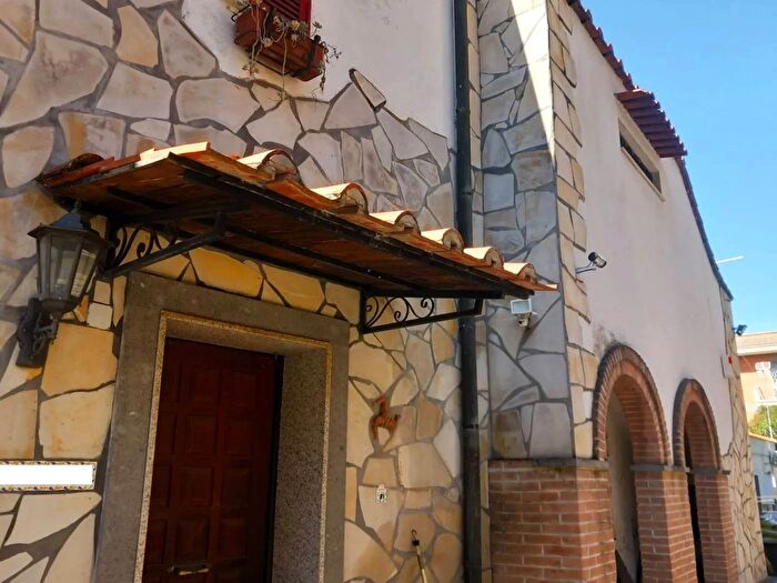 Casa quadrilocale in vendita in Via Castiglion De Pepoli Roma, Roma