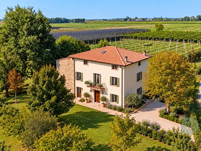 Casa quadrilocale in vendita in Via Canale N, Soliera