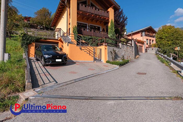 Casa con 6 locali in vendita in Frazione Rovin a, Gignod
