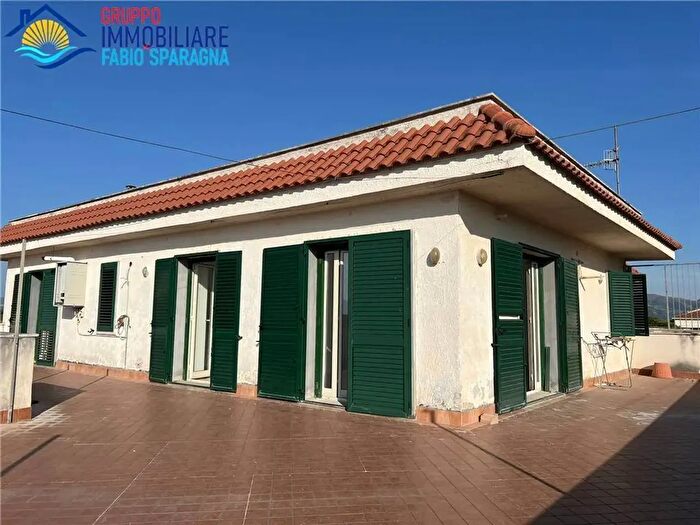 Appartamento con 6 locali in vendita in Via degli Oleandri, Sessa Aurunca