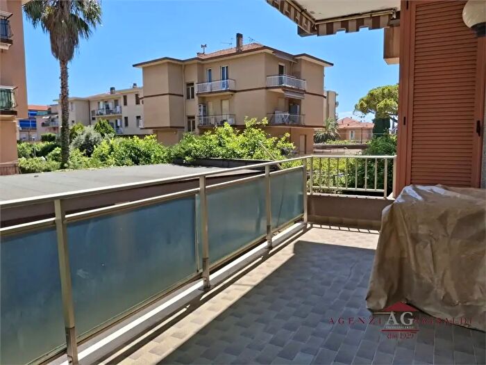 Appartamento bilocale in vendita in Via Milano, Bordighera