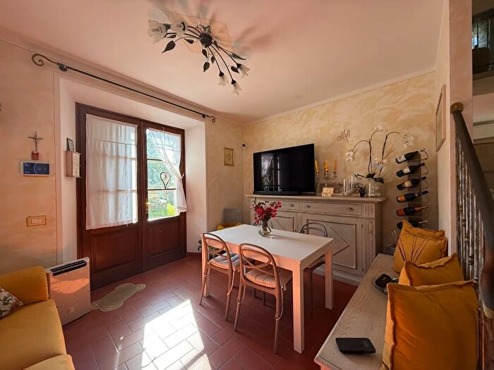 Casa quadrilocale in vendita in Via Tognocchi, Seravezza