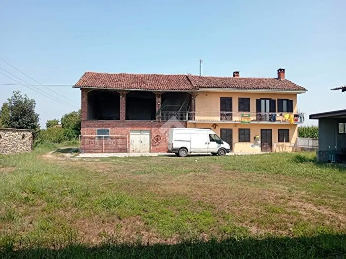 Casa con 6 locali in vendita in Via Santa Maria, Vigone