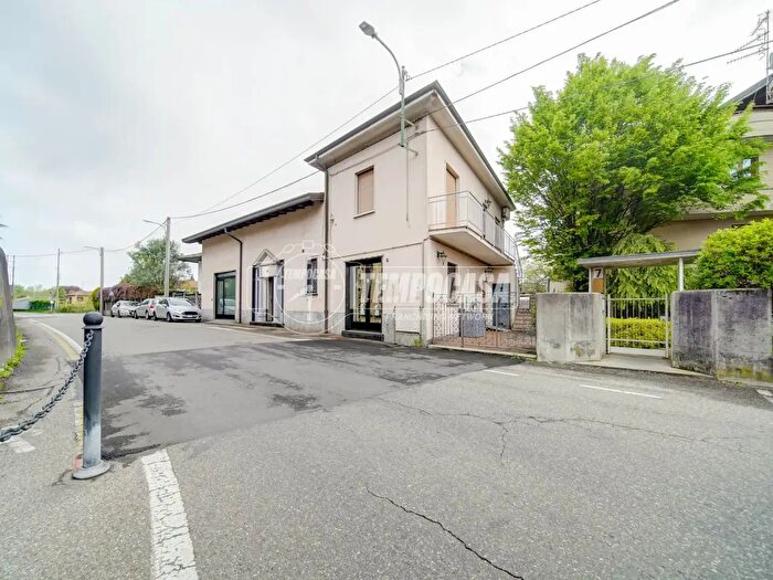 Appartamento bilocale in vendita in Via Moncucco, Jerago Con Orago