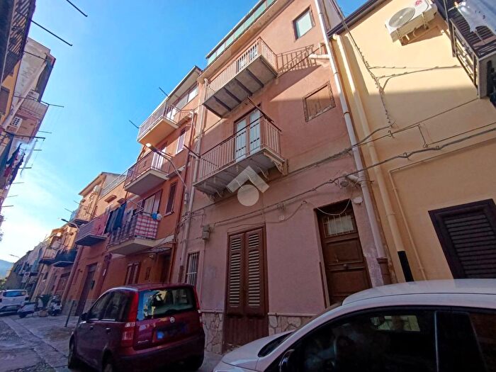 Casa quadrilocale in vendita in Via Mommasala, Termini Imerese