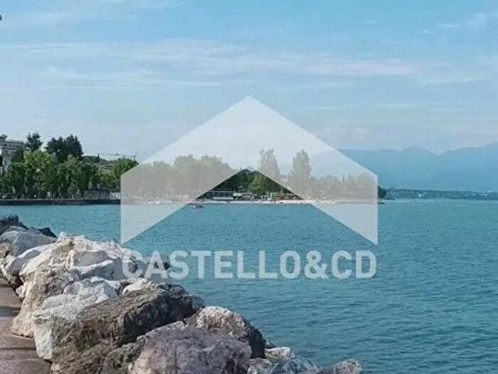 Casa quadrilocale in vendita in Desenzano Del Garda