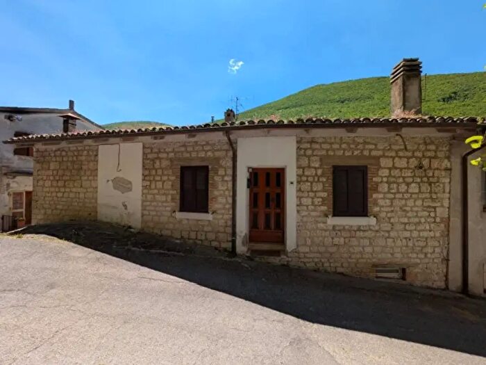 Appartamento con 6 locali in vendita in Via Ara Vecchia, Cantiano