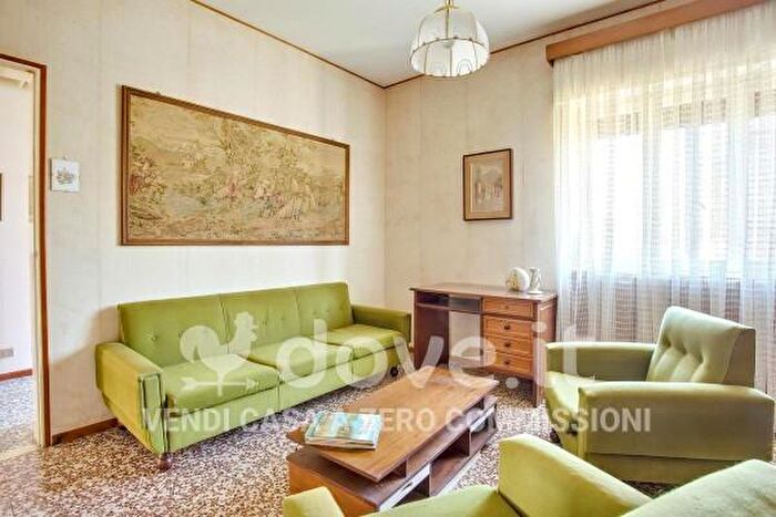 Casa con 6 locali in vendita in Via San Vittore, Casalzuigno