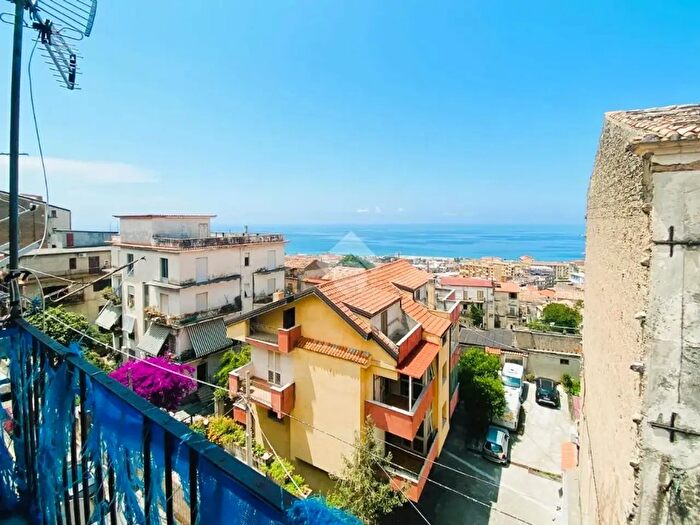 Appartamento quadrilocale in vendita in Corso Cristoforo Colombo, Paola
