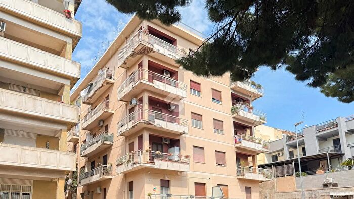 Appartamento con 5 locali in vendita in Viale Regina Margherita, Messina
