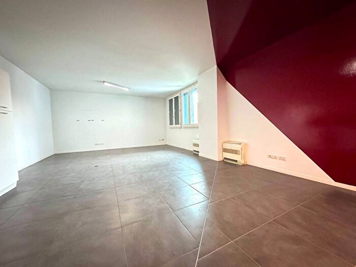 Appartamento quadrilocale in affitto in Via Passo Pordoi, Corvetto, Milano