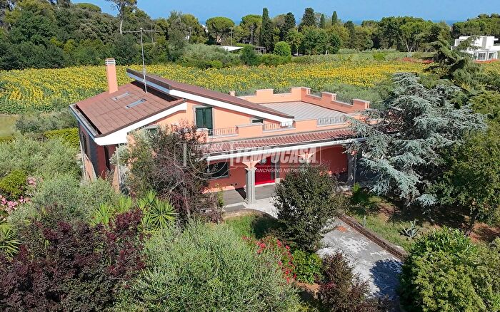 Casa con 5 locali in vendita in Via Capuana, Civitanova Marche