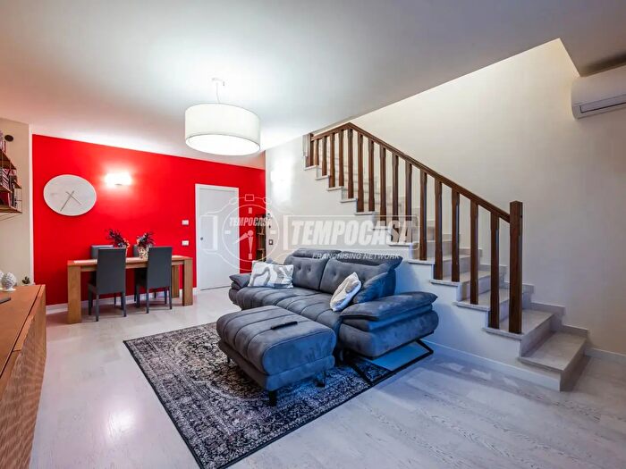 Appartamento con 5 locali in vendita in Via Federico Fellini, Fontevivo