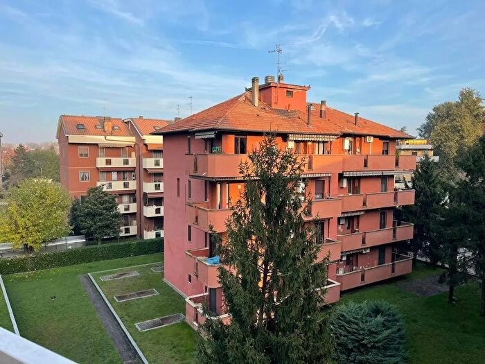 Appartamento trilocale in vendita in Via Felice Cavallotti, Rozzano