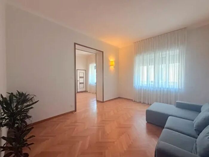 Appartamento quadrilocale in affitto in Via Vincenzo Bellini, Milano