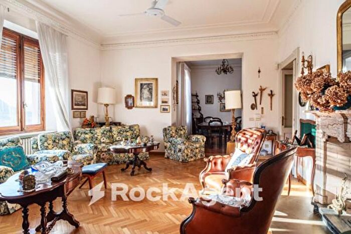 Casa con 6 locali in vendita in Via IV Novembre, Varzi