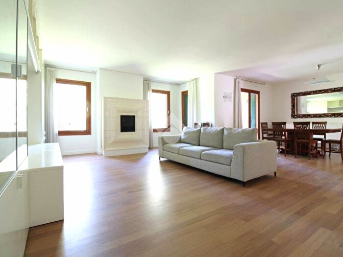 Appartamento quadrilocale in affitto in Piazza Fabbrica Rubbiani, Centro, Sassuolo