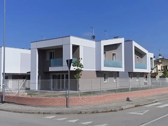 Casa quadrilocale in vendita in Castel Maggiore