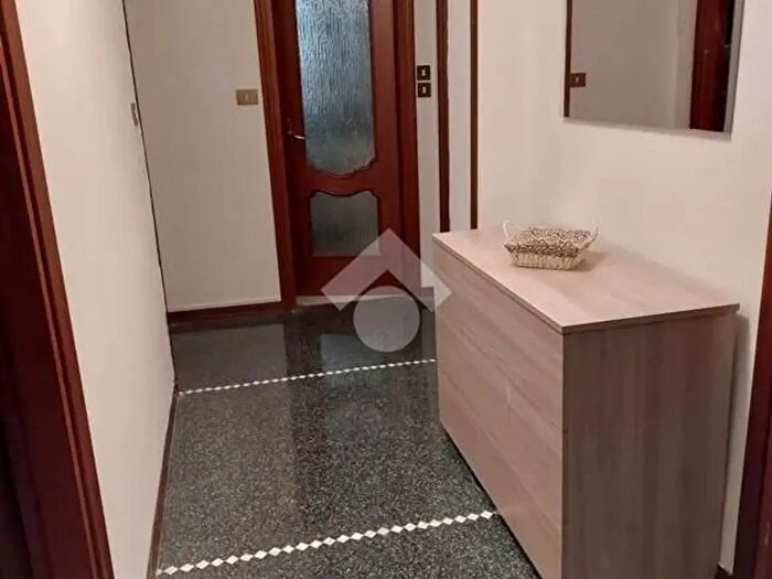 Appartamento trilocale in affitto in Via Bona di Savoia, Pavia