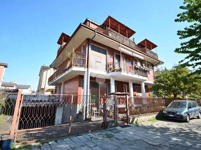 Casa con 8 locali in vendita in Via Don Lorenzo Milani, Brugherio