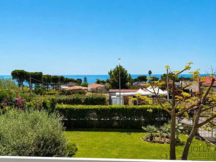Casa con 6 locali in vendita in Via dei Lidi, Siracusa