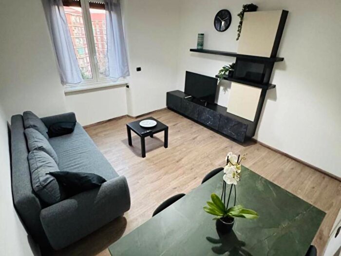 Appartamento trilocale in affitto in Via Fratelli Rosselli, Bologna Sulmona, Milano