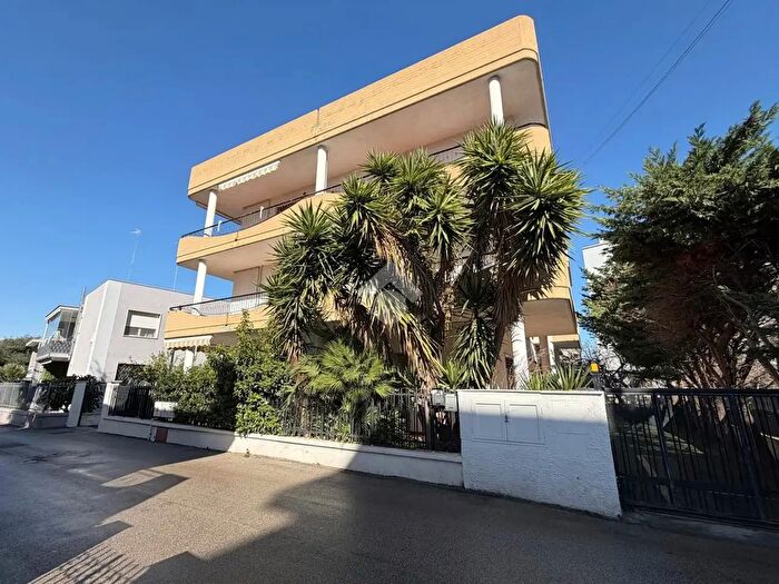 Appartamento quadrilocale in vendita in Strada del Quadrifoglio, Bari