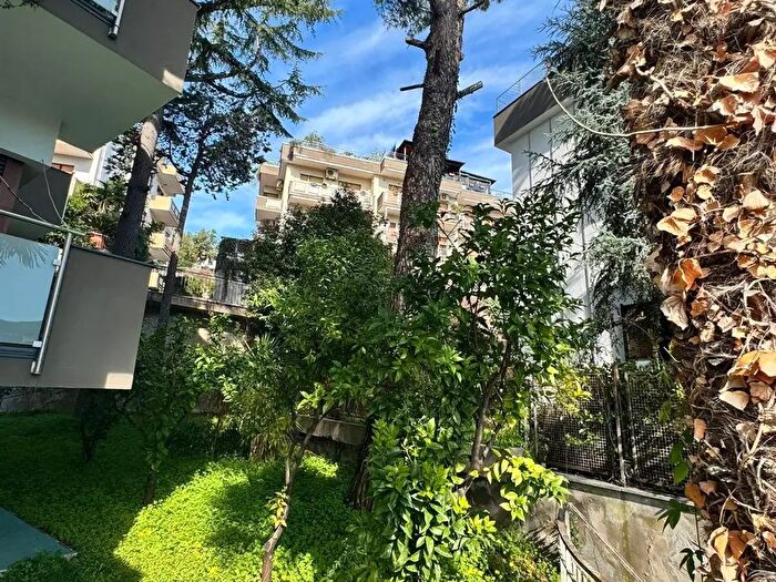 Appartamento con 5 locali in vendita in Via La Mennolella, Salerno