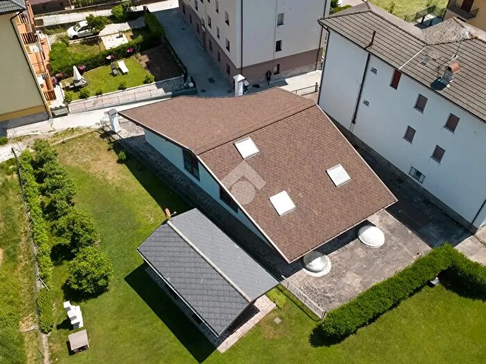 Casa con 6 locali in vendita in Via Piana, Baselga Di Pine'