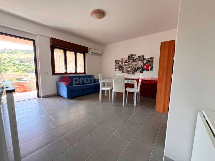 Appartamento bilocale in affitto in Via Mauro Trombetta, Centro, Aci Castello