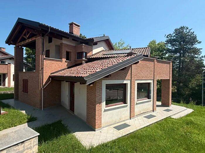 Casa con 7 locali in vendita in Strada Pracarbone, Villanova Mondovi'