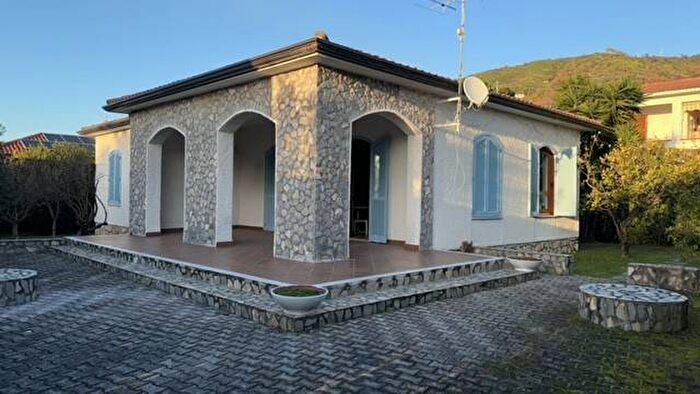 Casa con 5 locali in affitto in Via Pietrabianca, Sparvasile, Bonifati
