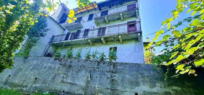 Casa con 6 locali in vendita in Chezzo, Montecrestese