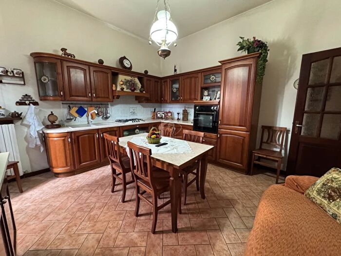 Appartamento con 5 locali in vendita in Suzzara