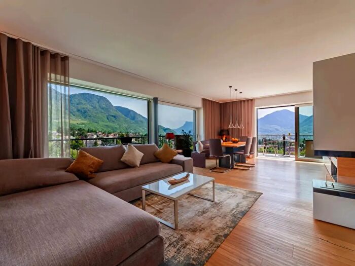 Appartamento trilocale in vendita in Zenoberg Straße, Tirolo