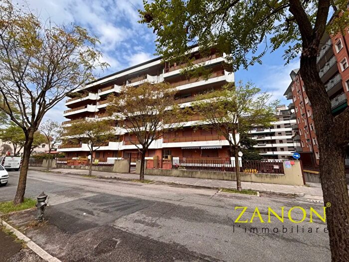 Appartamento con 6 locali in vendita in Via Ristori, Gorizia