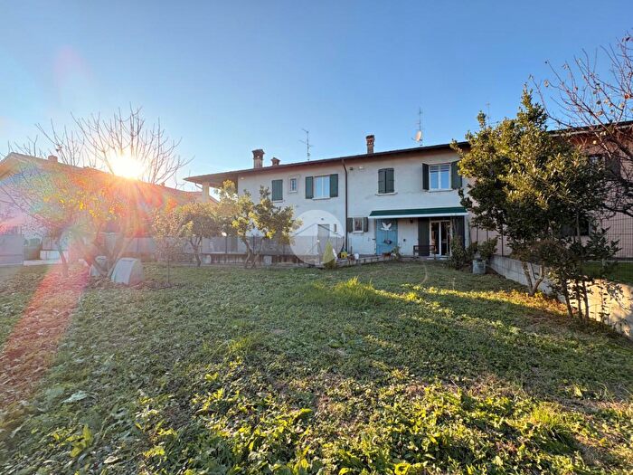 Casa quadrilocale in vendita in Via Mandolossa, Gussago