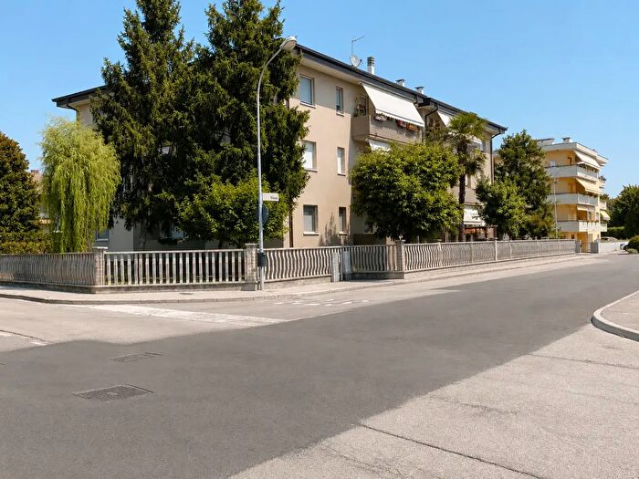 Appartamento quadrilocale in vendita in Via Elmas, Caldogno