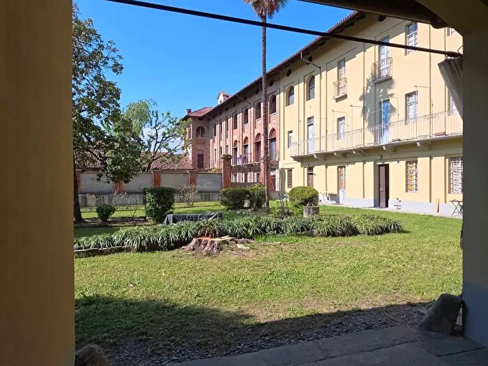 Casa con 11 locali in vendita in Via Martiri della Libertà, Mathi