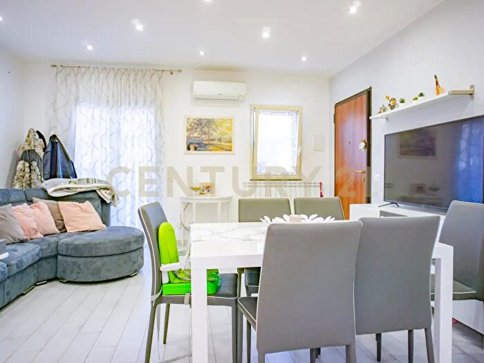 Appartamento trilocale in vendita in Via Giuseppe Simili, Gravina Di Catania