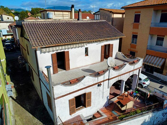 Casa con 6 locali in vendita in Via Giuseppe Mazzini, Tarano