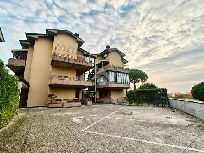Appartamento trilocale in vendita in Via della Chiglia, Ravenna