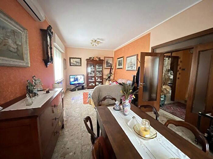 Casa con 7 locali in vendita in Suzzara