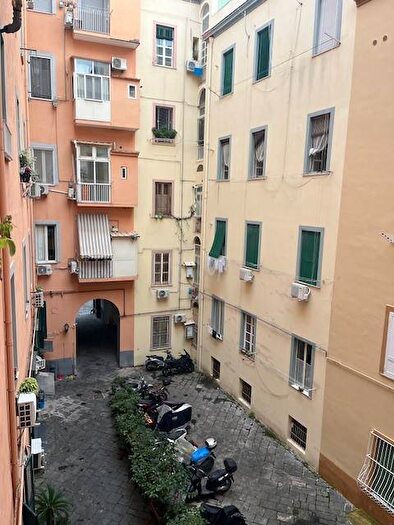Appartamento quadrilocale in affitto in Via Campiglione, Piazza Amedeo Parco Margherita, Napoli