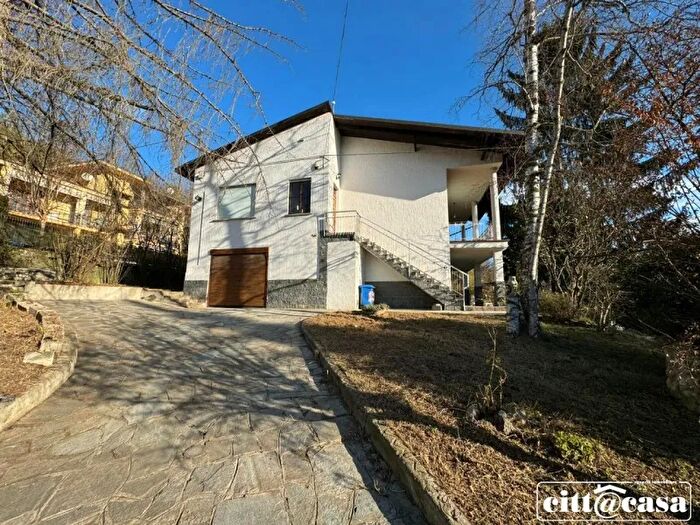 Casa con 6 locali in vendita in Cavagnolo